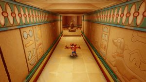 Crash est dans un temple égyptien plein de hiéroglyphes sur les murs. Il se retourne et ait une grimace à la caméra. Au loin, le chemin se divise en deux.