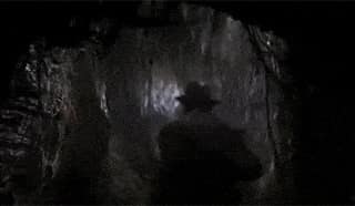 Extrait de la scène dans Indiana Jones et le Temple Maudit où Indiana Jones sort d'une